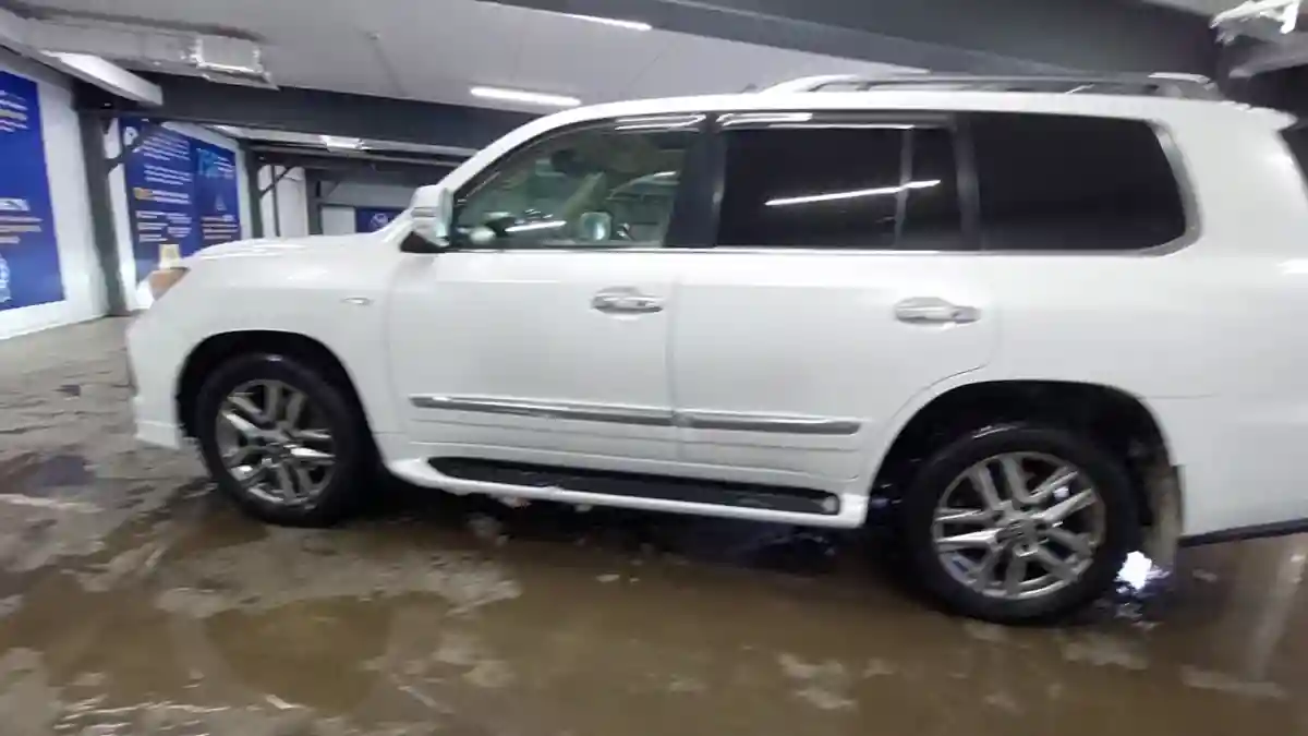 Lexus LX 2011 года за 17 000 000 тг. в Астана