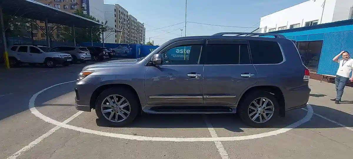 Lexus LX 2015 года за 28 000 000 тг. в Алматы