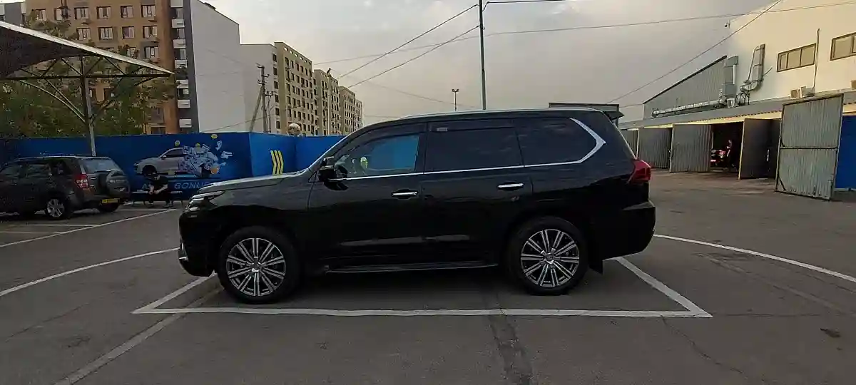 Lexus LX 2016 года за 39 000 000 тг. в Алматы