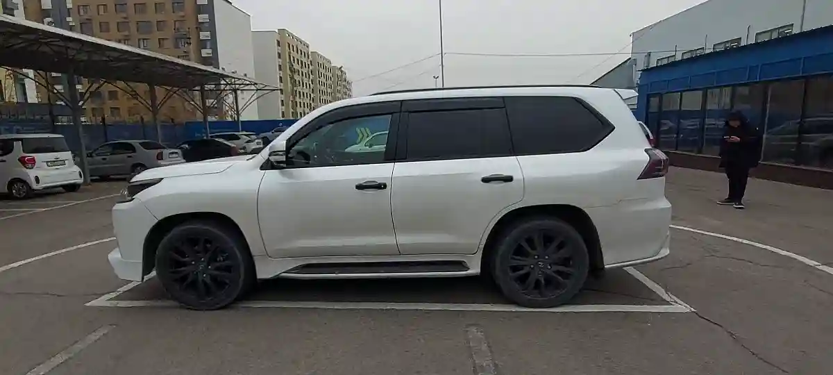 Lexus LX 2019 года за 55 000 000 тг. в Алматы