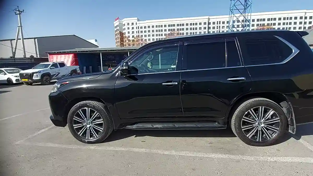 Lexus LX 2018 года за 50 000 000 тг. в Шымкент