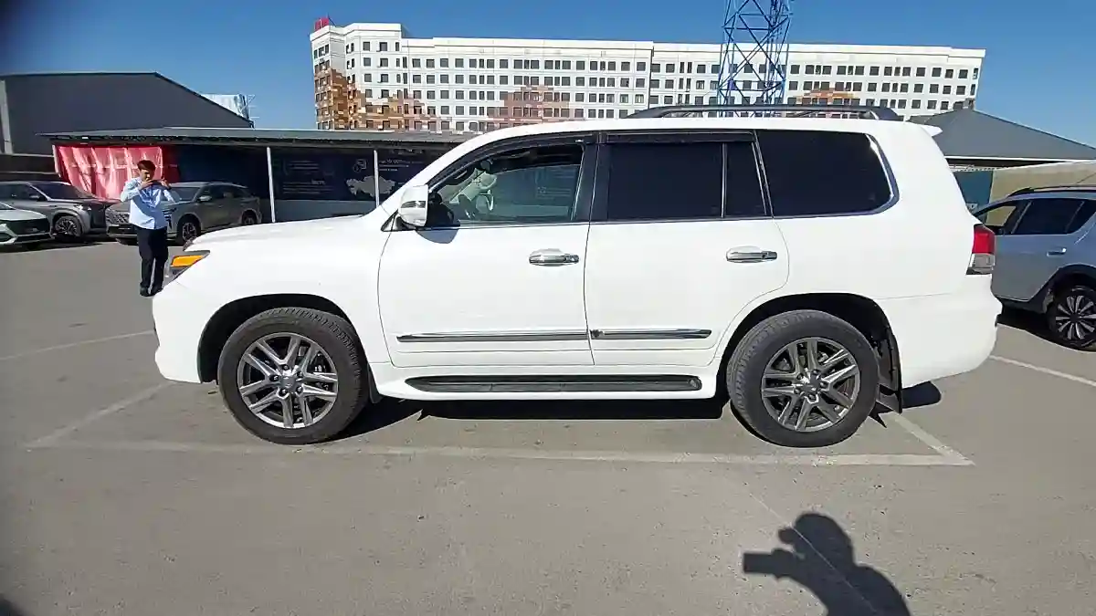 Lexus LX 2013 года за 25 000 000 тг. в Шымкент