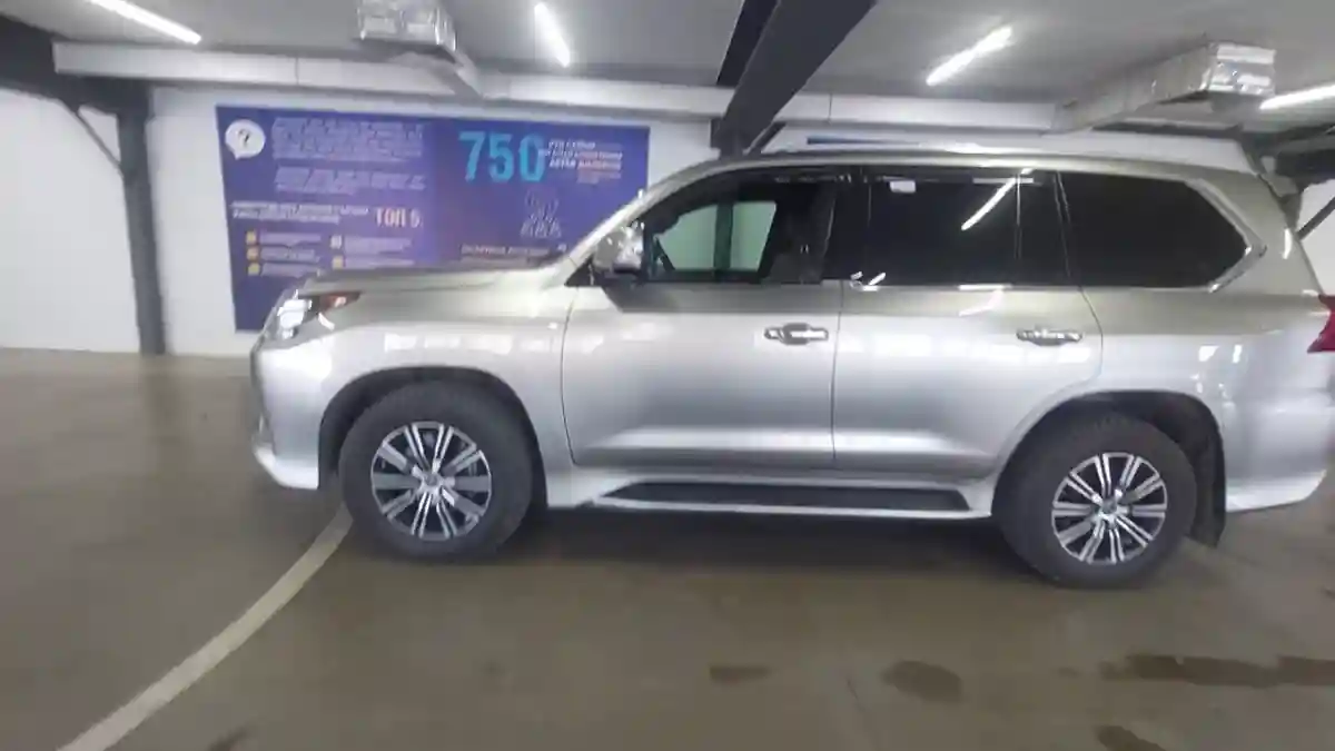 Lexus LX 2016 года за 37 000 000 тг. в Астана