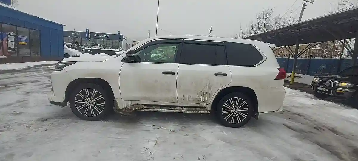 Lexus LX 2016 года за 38 000 000 тг. в Алматы