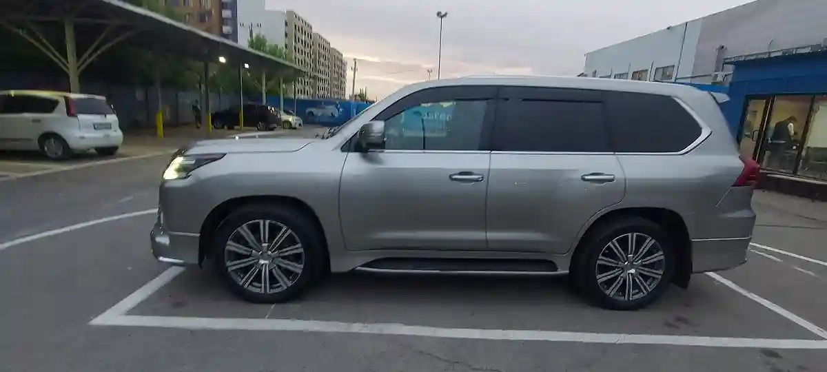 Lexus LX 2016 года за 35 000 000 тг. в Алматы