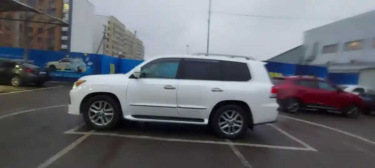 Lexus LX 2014 года за 27 000 000 тг. в Алматы