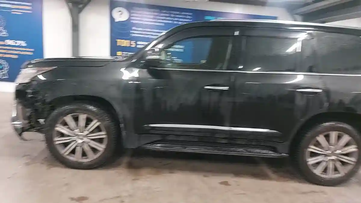 Lexus LX 2015 года за 25 000 000 тг. в Астана