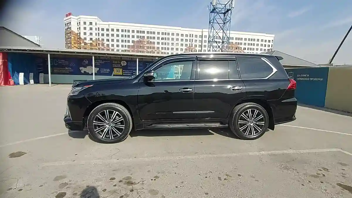 Lexus LX 2017 года за 43 000 000 тг. в Шымкент