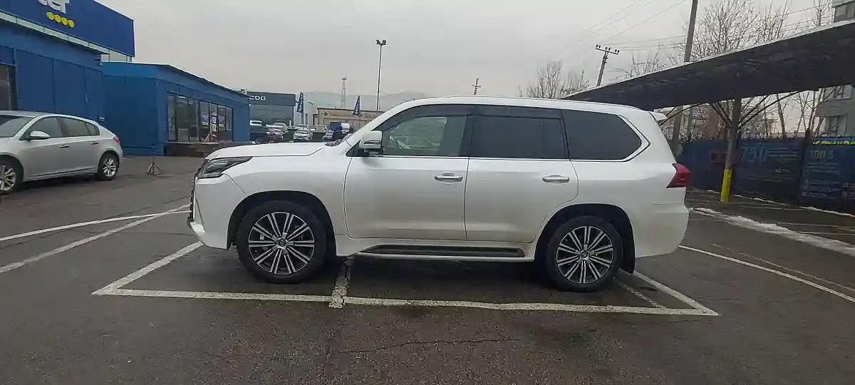 Lexus LX 2019 года за 40 000 000 тг. в Алматы