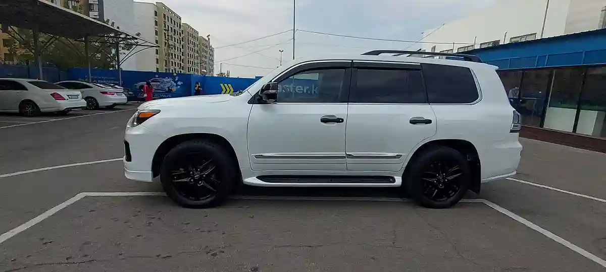 Lexus LX 2014 года за 27 000 000 тг. в Алматы