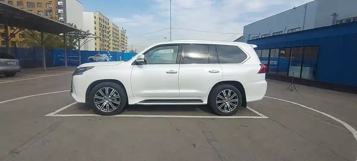 Lexus LX 2017 года за 55 000 000 тг. в Алматы