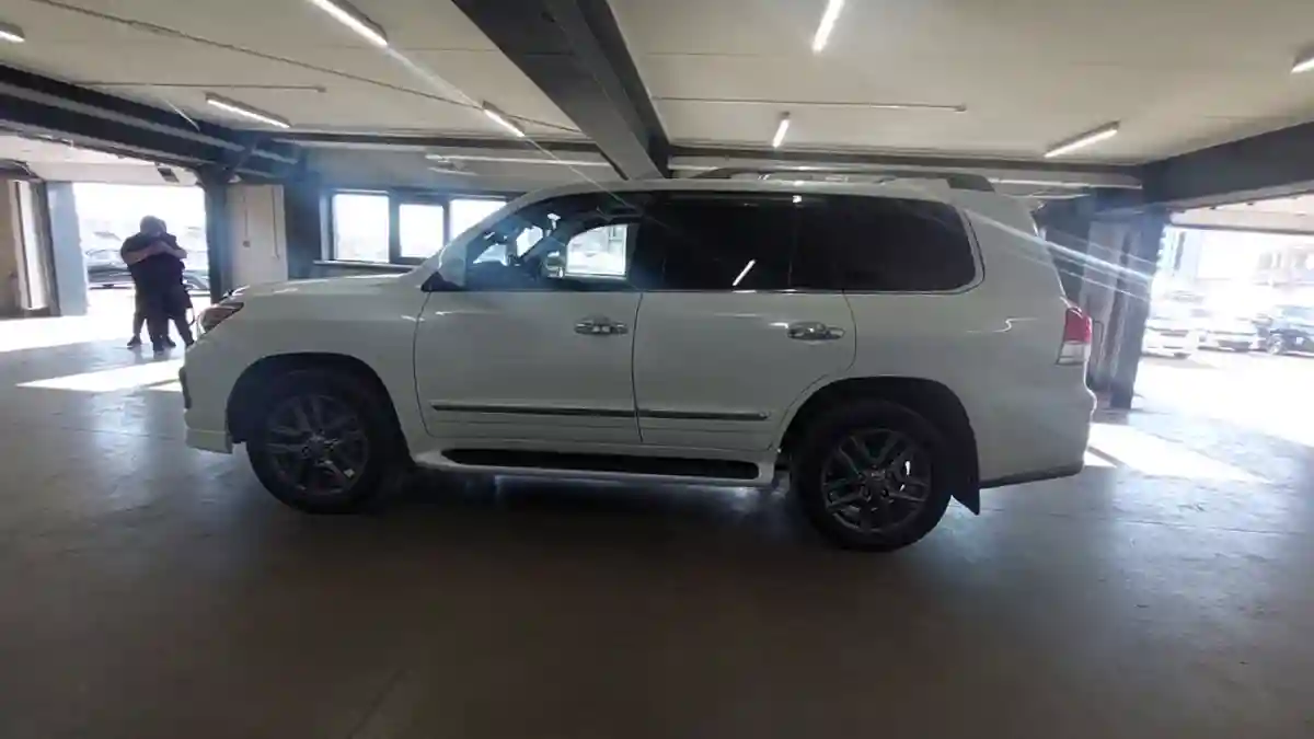 Lexus LX 2014 года за 30 000 000 тг. в Астана