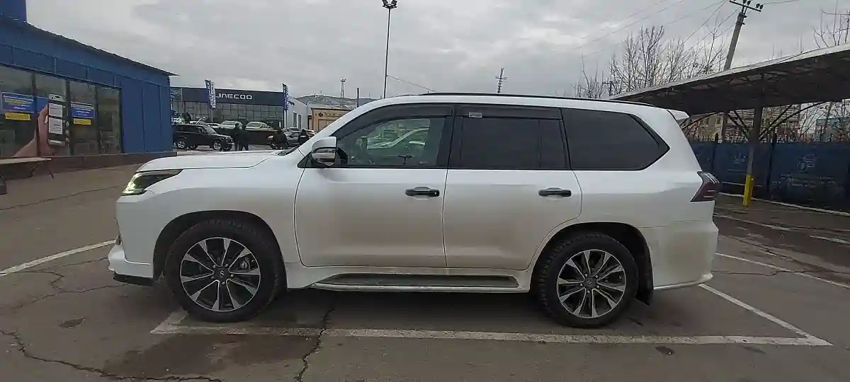 Lexus LX 2020 года за 63 000 000 тг. в Алматы