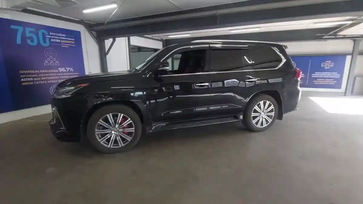 Lexus LX 2016 года за 37 000 000 тг. в Астана
