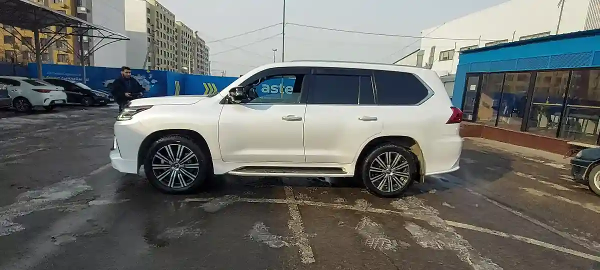 Lexus LX 2017 года за 39 000 000 тг. в Алматы