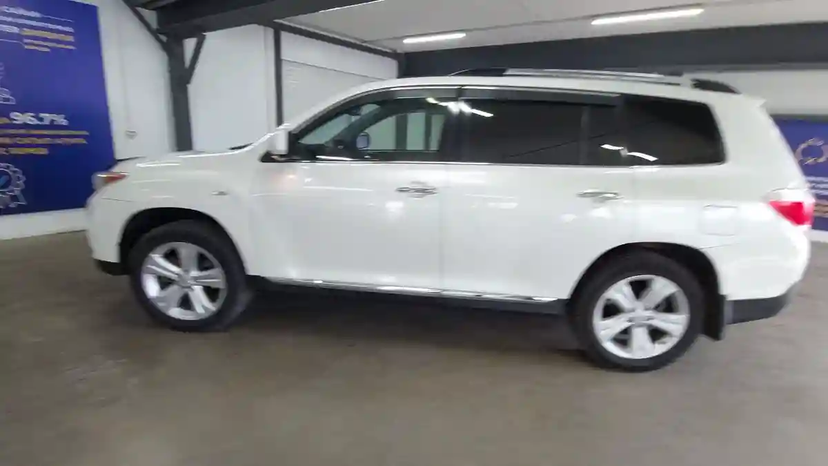 Toyota Highlander 2011 года за 11 800 000 тг. в Астана