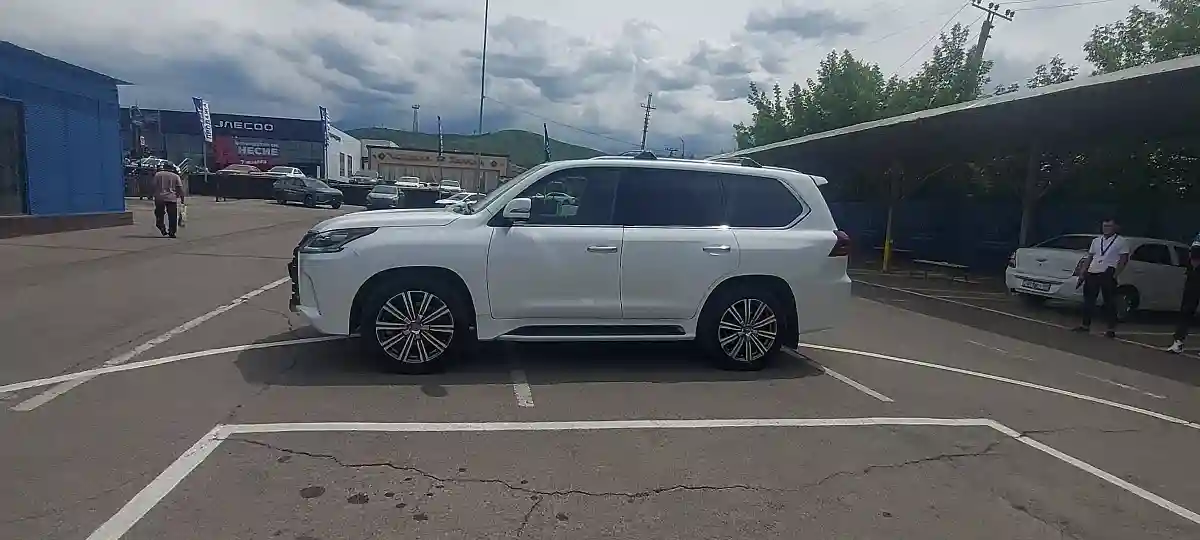 Lexus LX 2015 года за 35 000 000 тг. в Алматы