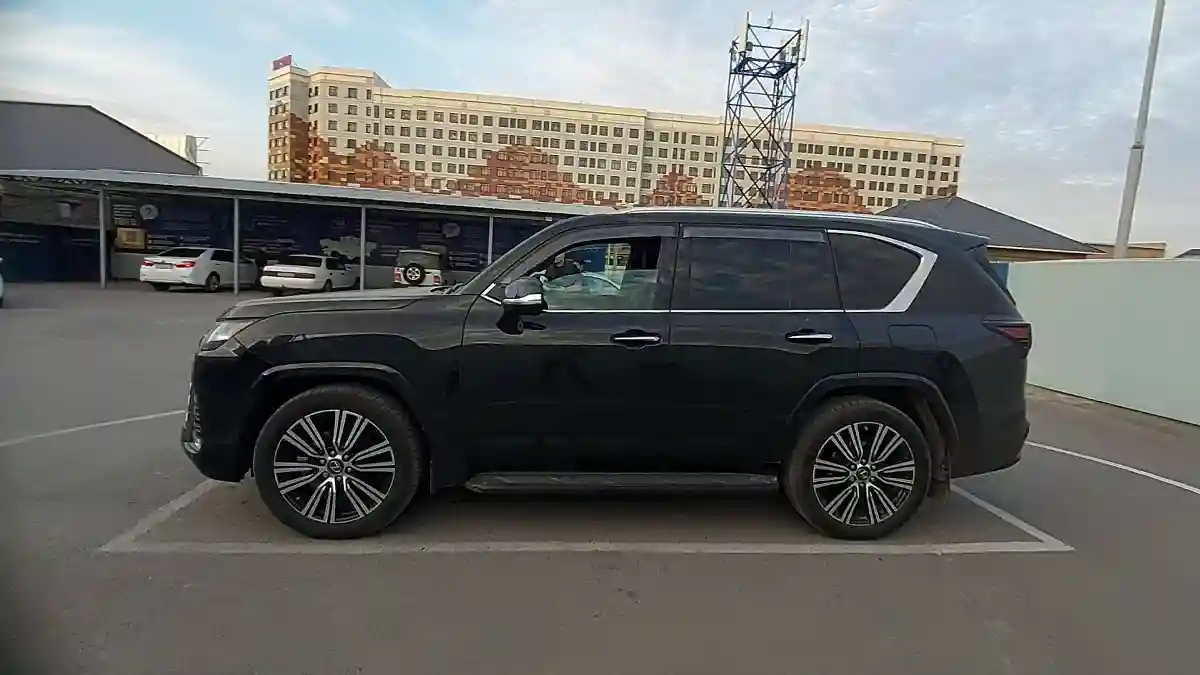 Lexus LX 2022 года за 75 000 000 тг. в Шымкент