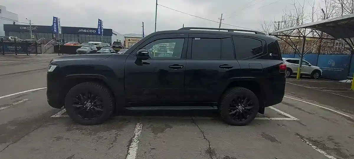 Toyota Land Cruiser 2023 года за 56 000 000 тг. в Алматы