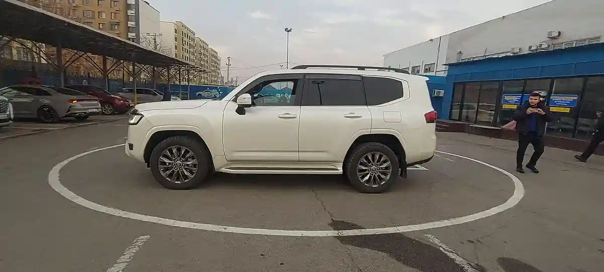 Toyota Land Cruiser 2021 года за 44 000 000 тг. в Алматы