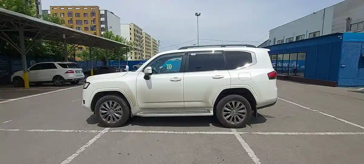 Toyota Land Cruiser 2023 года за 50 000 000 тг. в Алматы