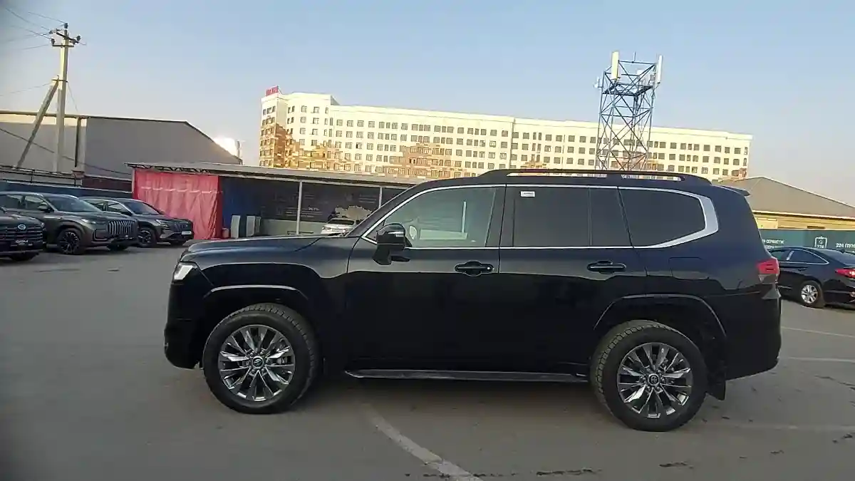 Toyota Land Cruiser 2024 года за 65 000 000 тг. в Шымкент