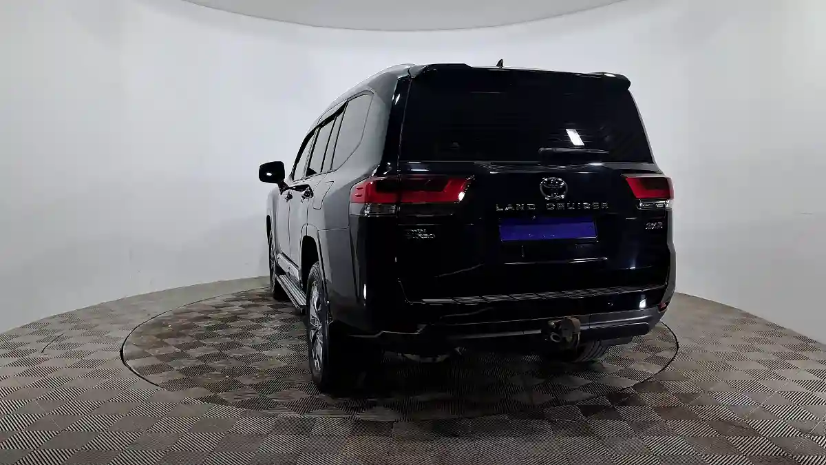 Toyota Land Cruiser 2023 года за 44 990 000 тг. в Астана