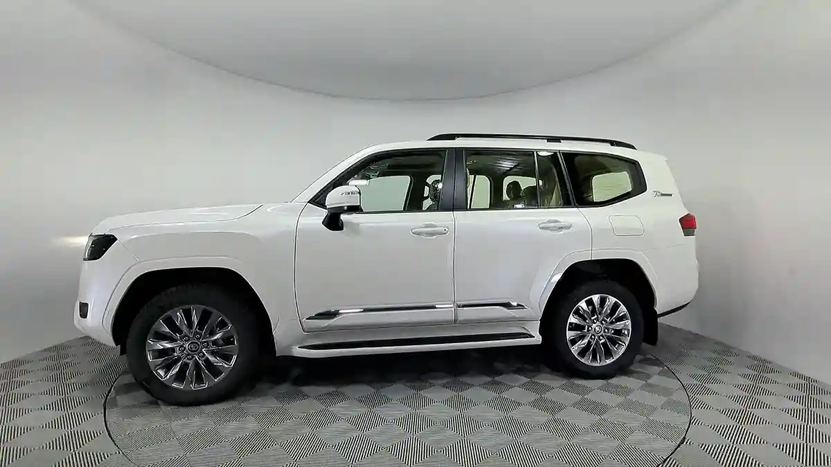 Toyota Land Cruiser 2022 года за 47 423 000 тг. в Астана