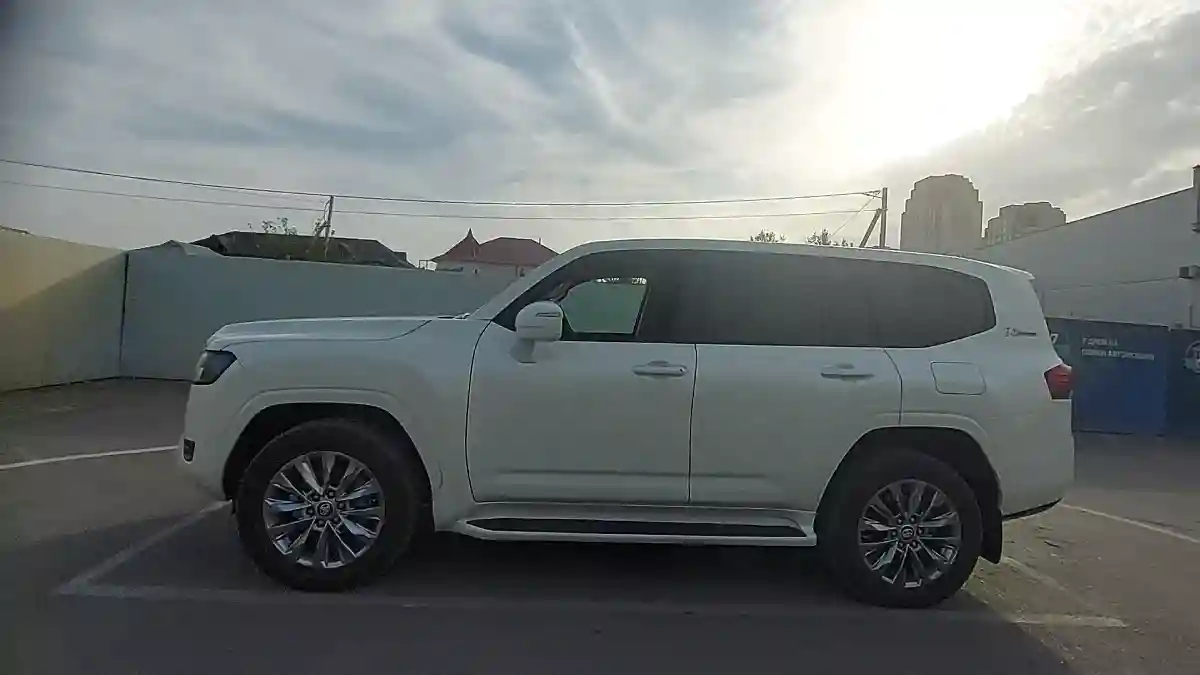 Toyota Land Cruiser 2021 года за 37 000 000 тг. в Шымкент