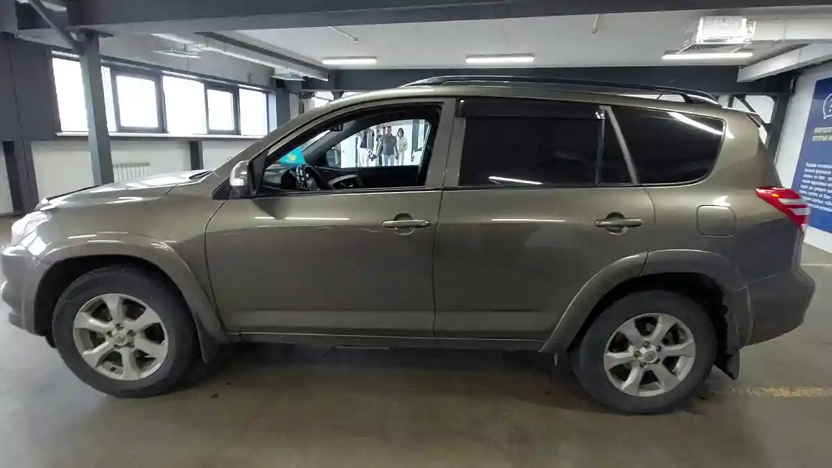 Toyota RAV4 2010 года за 9 000 000 тг. в Астана