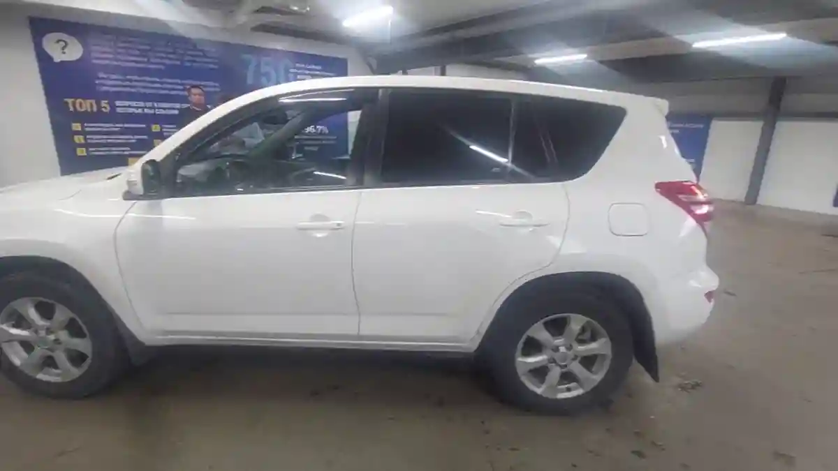 Toyota RAV4 2010 года за 7 500 000 тг. в Астана