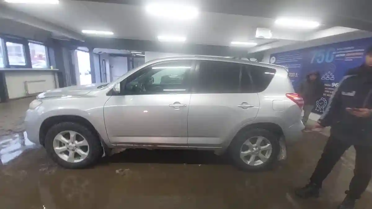 Toyota RAV4 2011 года за 8 000 000 тг. в Астана