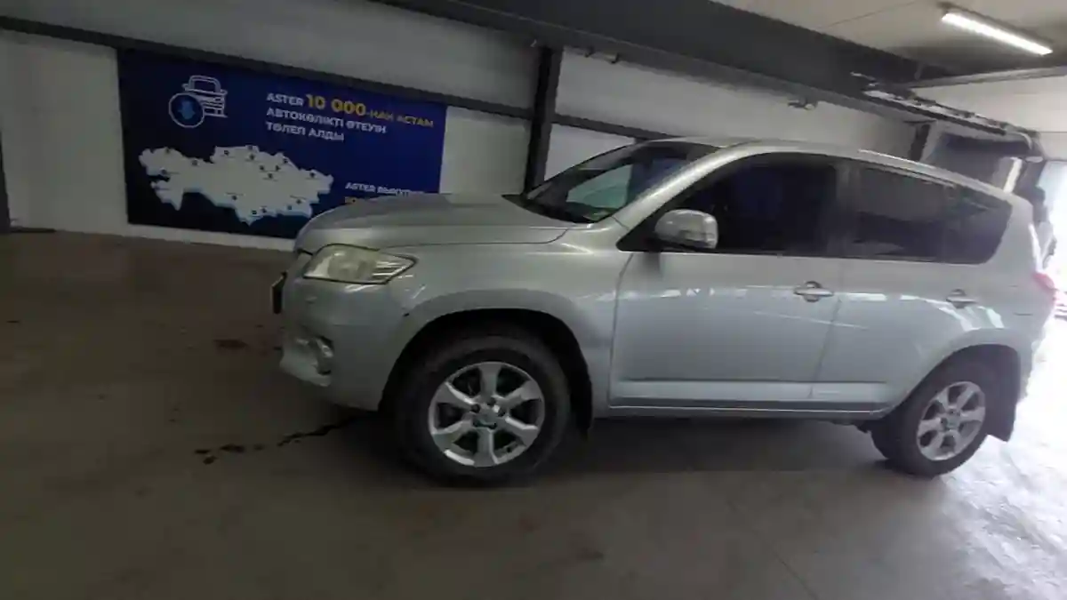 Toyota RAV4 2012 года за 8 500 000 тг. в Астана