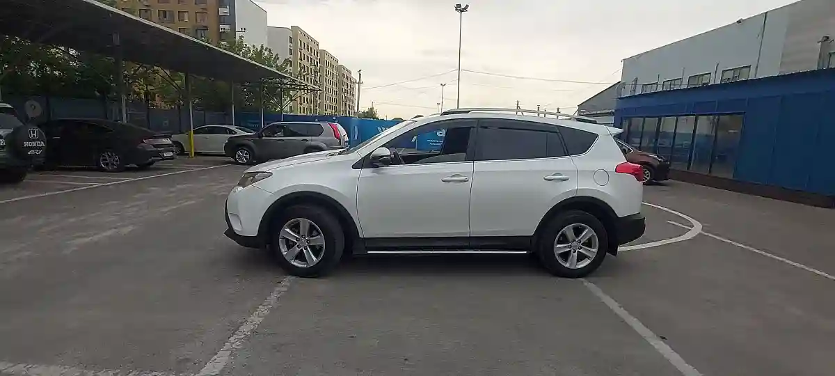 Toyota RAV4 2014 года за 9 000 000 тг. в Алматы