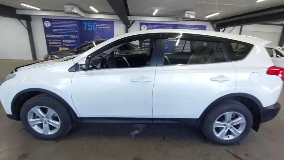 Toyota RAV4 2014 года за 10 000 000 тг. в Астана