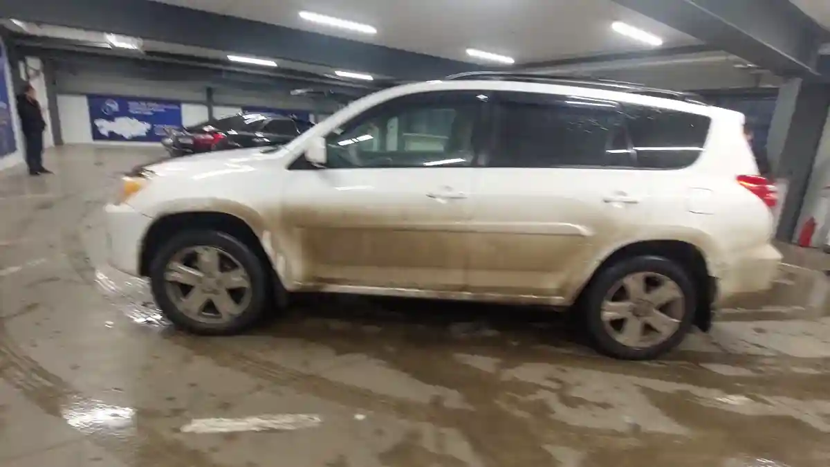 Toyota RAV4 2010 года за 7 000 000 тг. в Астана