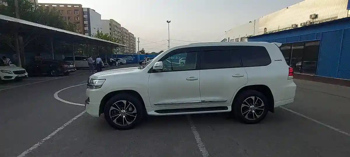 Toyota Land Cruiser 2020 года за 37 000 000 тг. в Алматы