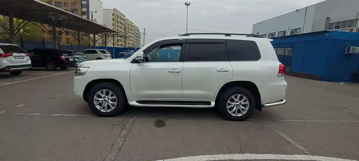 Toyota Land Cruiser 2017 года за 32 000 000 тг. в Алматы