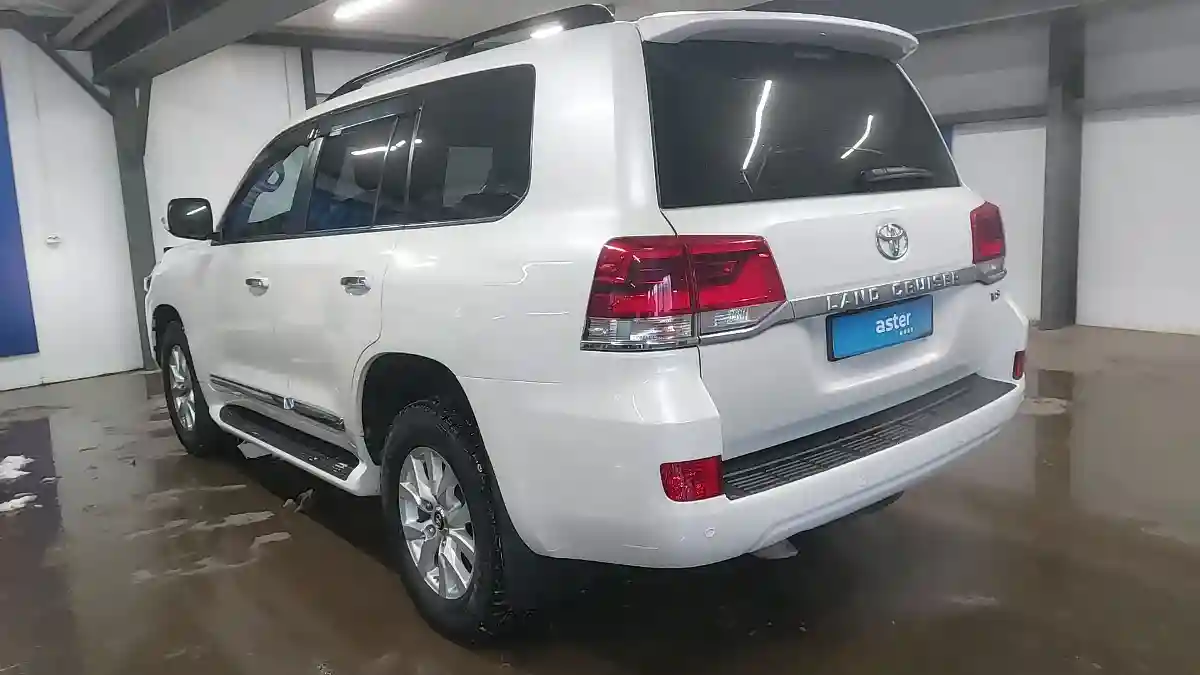 Toyota Land Cruiser 2020 года за 40 000 000 тг. в Астана