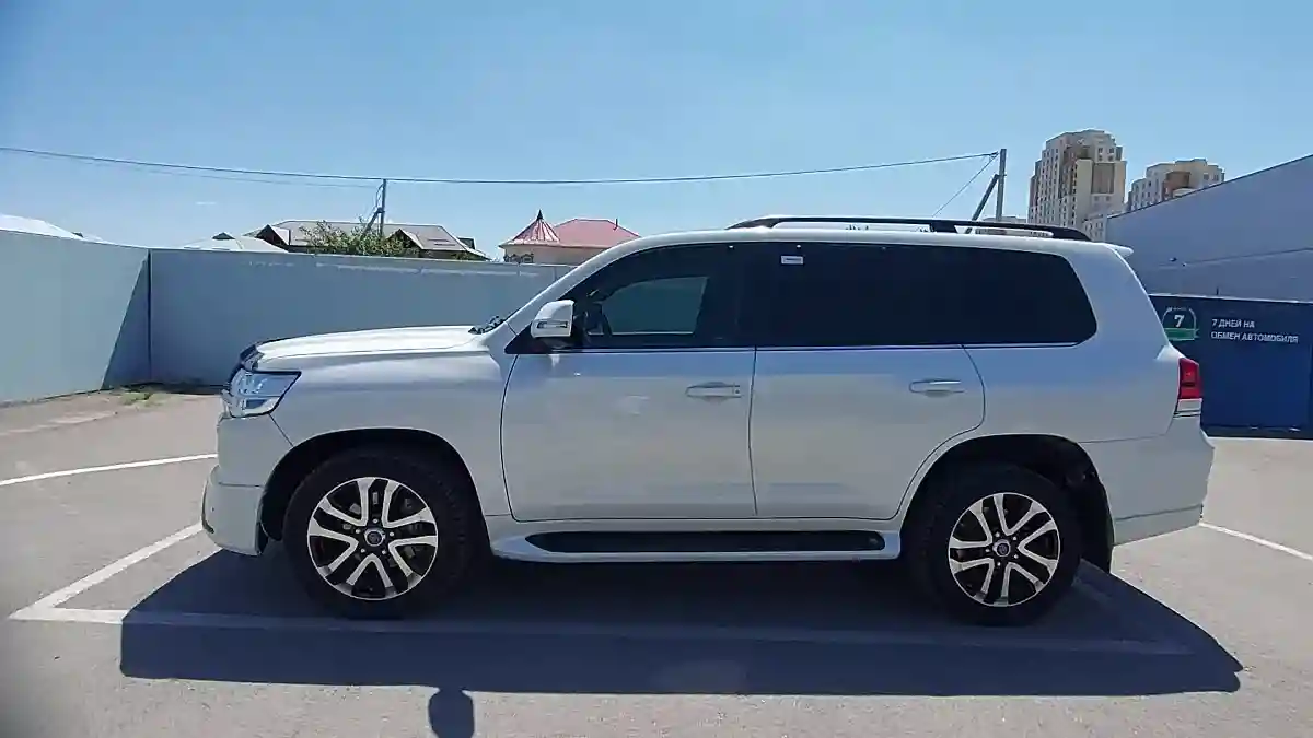 Toyota Land Cruiser 2017 года за 30 000 000 тг. в Шымкент