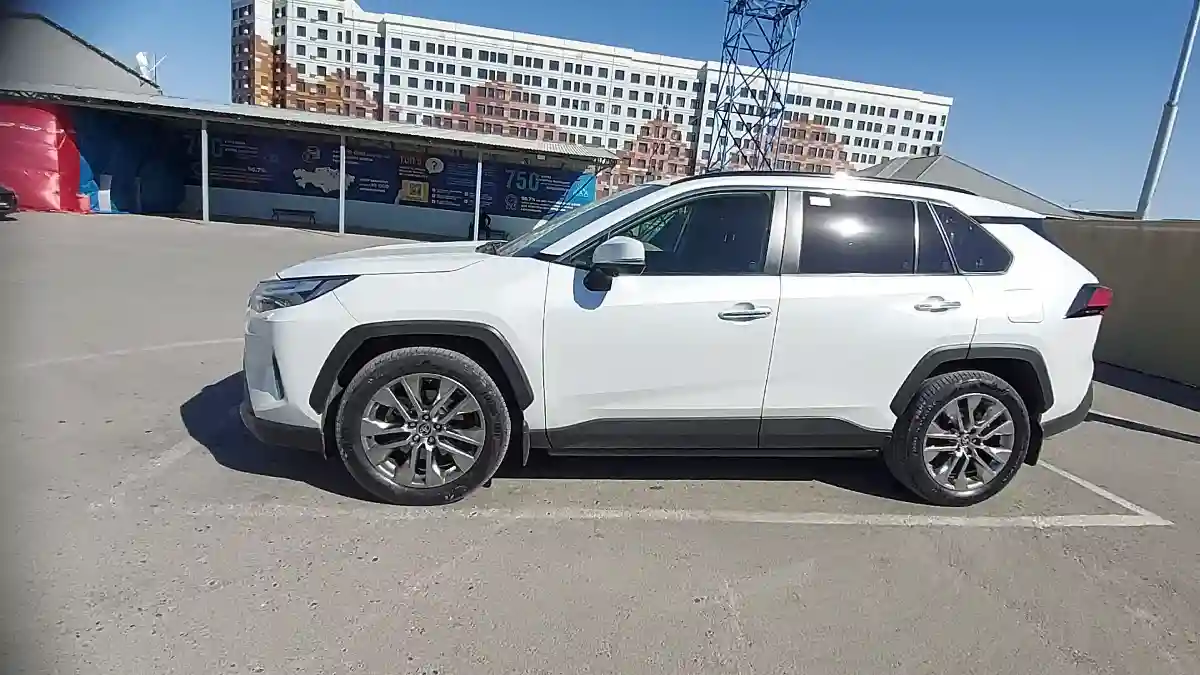 Toyota RAV4 2022 года за 20 000 000 тг. в Шымкент