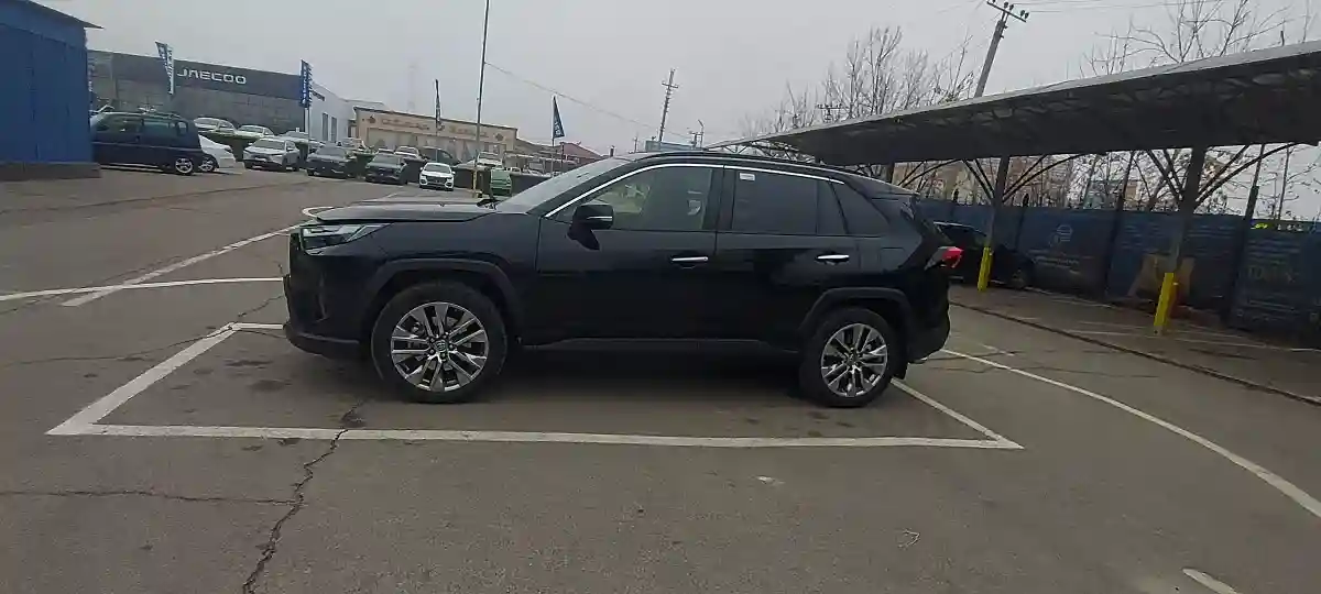 Toyota RAV4 2024 года за 19 500 000 тг. в Алматы