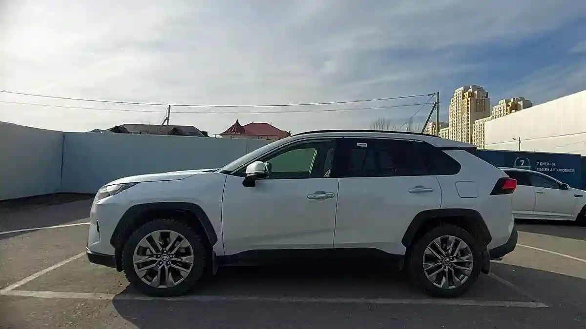 Toyota RAV4 2025 года за 24 000 000 тг. в Шымкент