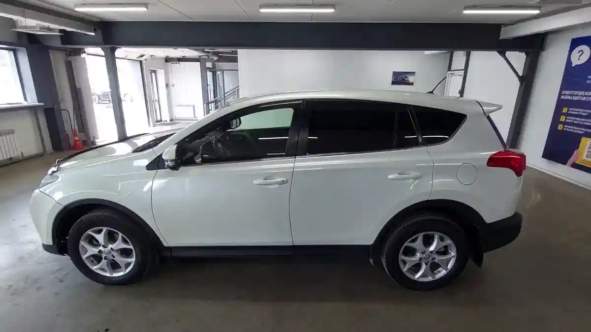 Toyota RAV4 2013 года за 10 000 000 тг. в Астана