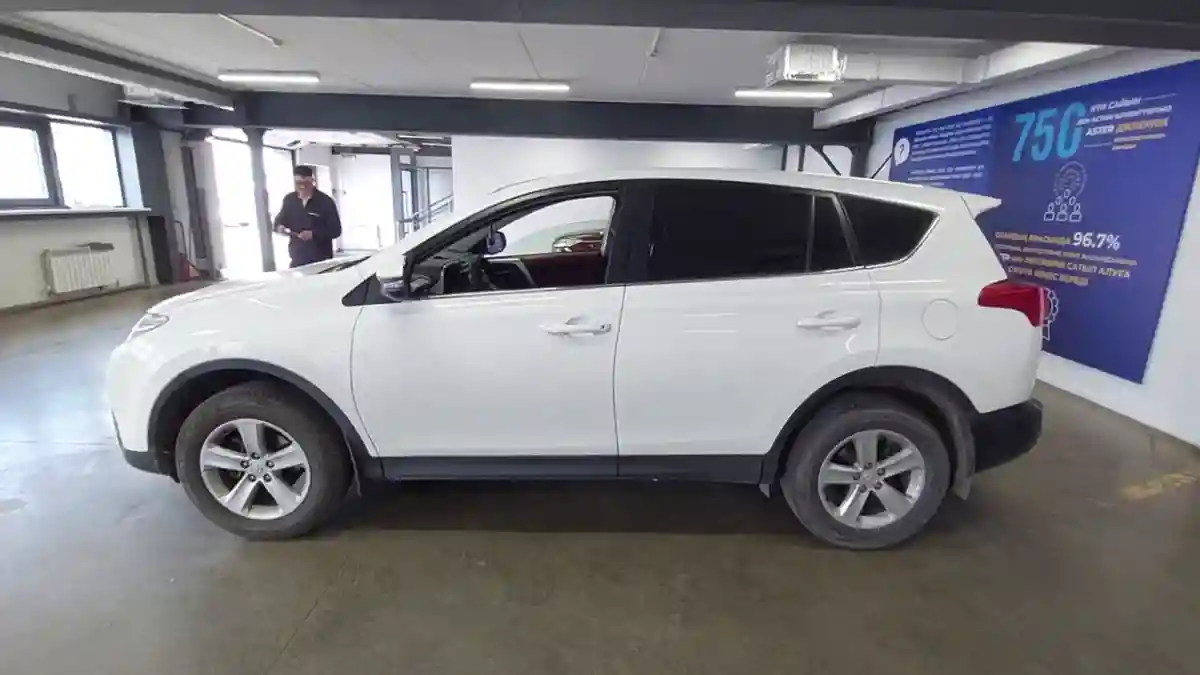 Toyota RAV4 2013 года за 10 500 000 тг. в Астана