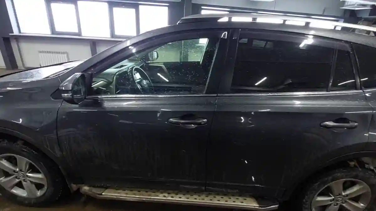 Toyota RAV4 2015 года за 9 700 000 тг. в Астана