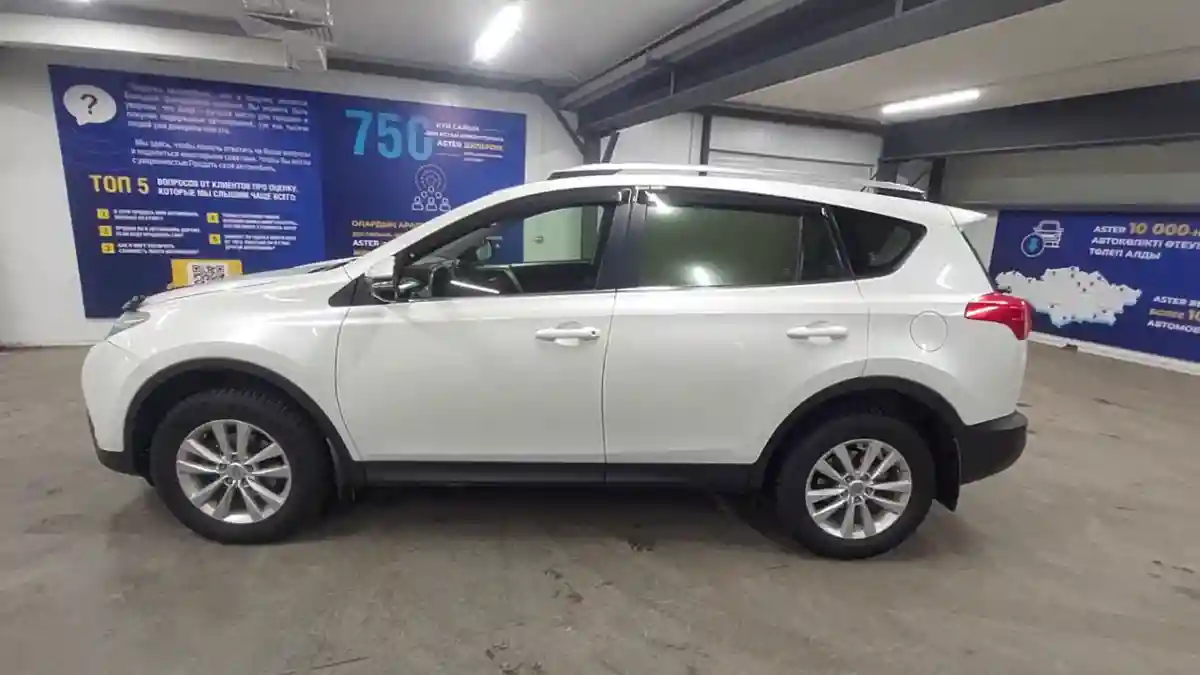 Toyota RAV4 2014 года за 10 500 000 тг. в Астана