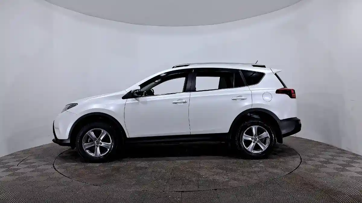 Toyota RAV4 2015 года за 9 990 000 тг. в Астана