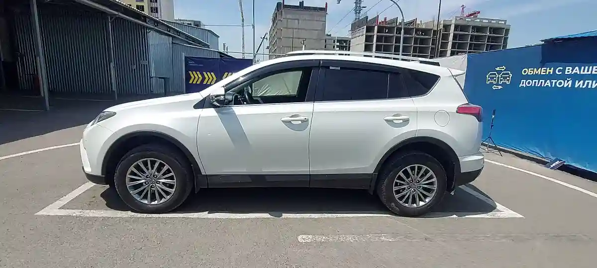 Toyota RAV4 2015 года за 14 000 000 тг. в Алматы