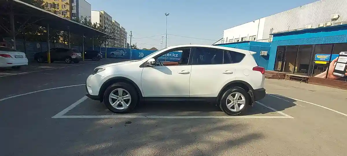 Toyota RAV4 2013 года за 10 000 000 тг. в Алматы